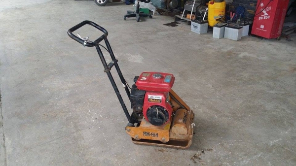 เครื่องตบดิน ROBIN รุ่น EY15  เก่าญี่ปุ่น สภาพดีพร้อมใช้งาน