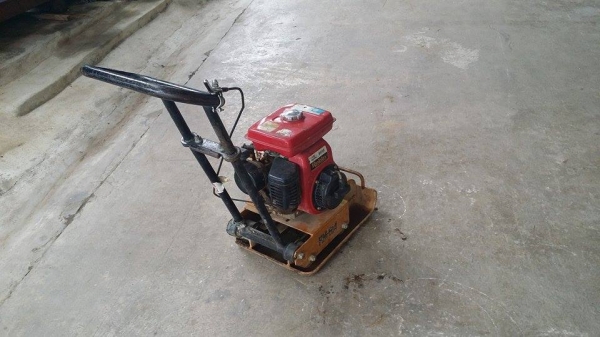 เครื่องตบดิน ROBIN รุ่น EY15  เก่าญี่ปุ่น สภาพดีพร้อมใช้งาน