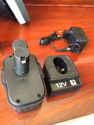 รักรถขัดรถด้วยตัวเอง สีเงาแววด้วยเครื่องขัดไร้สาย