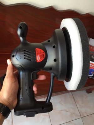 รักรถขัดรถด้วยตัวเอง สีเงาแววด้วยเครื่องขัดไร้สาย