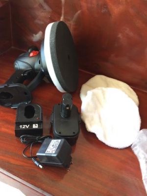 รักรถขัดรถด้วยตัวเอง สีเงาแววด้วยเครื่องขัดไร้สาย