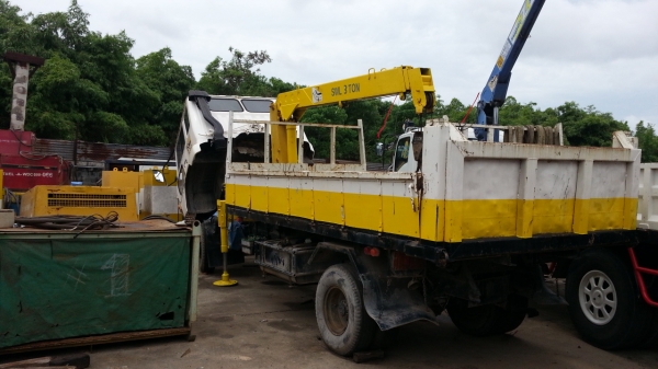 ขายรถบรรทุก6 ล้อติดเครนดั๊มได้ราคา 450,000 บาท ขายรถบรรทุก6 ล้อติดเครนดั๊มได้ราคา 450,000 บาท