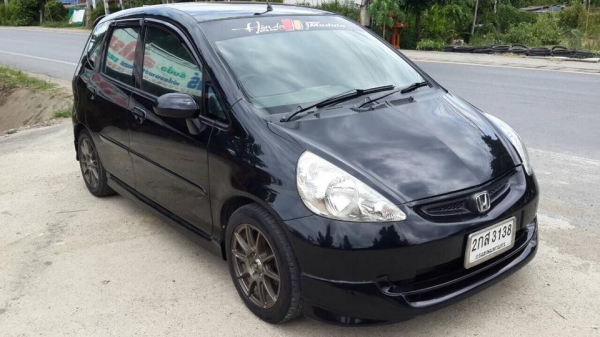 ขาย Honda jazz ปี 47สีดำสวยมาก เกียร์ออโต้ ราคา 235,000 บาท ++++++++