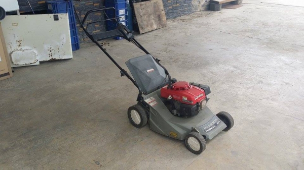 เครื่องตัดหญ้าเก่าญี่ปุ่น  HONDA  รุ่น PEN-EUROPEAN  464 สภาพดีพร้อมใช้งาน