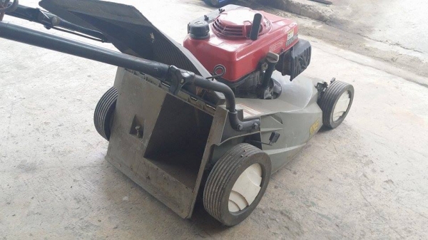 เครื่องตัดหญ้าเก่าญี่ปุ่น  HONDA  รุ่น PEN-EUROPEAN  464 สภาพดีพร้อมใช้งาน