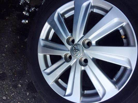 ขายล้อแม๊กเดิม Yaris ปี 2014 ขอบ 15" พร้อมยางสวยๆ ขาย 5,500 บาทด่วน สภาพดีมากเปลี่ยนเป็นล้อแม๊ก ยางสวยๆ 185-60R15 ปี 14 ใช้งานไม่ถึงปี   คุ้ม ดูล้อแถวดอนเมือง ซ.วิภาวดีรังสิต 35