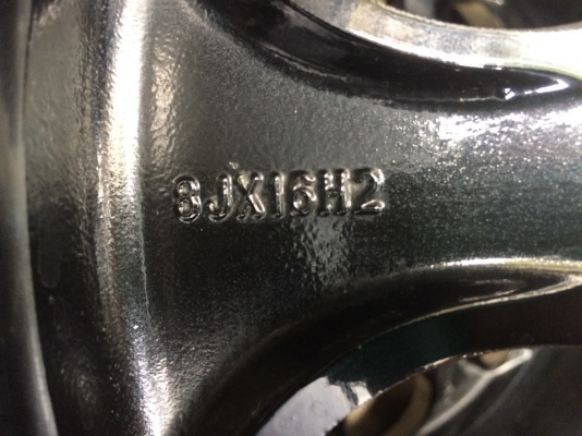 แม็กหยดน้ำลาย Mickey ขอบ 16x8 ET-10 สภาพสวยๆ