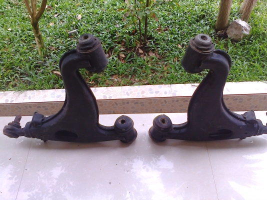 ขายปีกนกคู่หน้า Benz 190E สภาพสวยๆ 1 คู่ๆละ 1800 บาท ขายปีกนกคู่หน้า Benz 190E สภาพสวยๆ 1 คู่ๆละ 1800 บาท