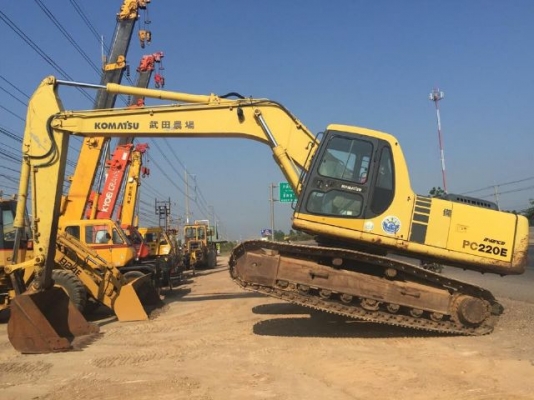 ขายรถแบคโฮ KOMATSU PC220-6 ระบบไฟฟ้าเต็ม สภาพสวยพร้อมใช้ นำเข้าจากญี่ปุ่น มีVDOการทำงานให้ชมครับ