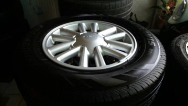 ล้อขอบ 16 พร้อมยางป้ายแดงปี 15 ถอดจากศูนย์ ชุดล่ะ 15800
