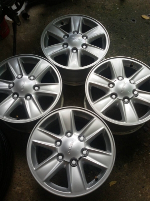 ล้อ isuzu ขอบ 16 ถอดป้ายแดงชุดล่ะ 5,800