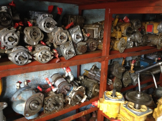 ปั้มและตัวเดินรถแบ็คโฮ