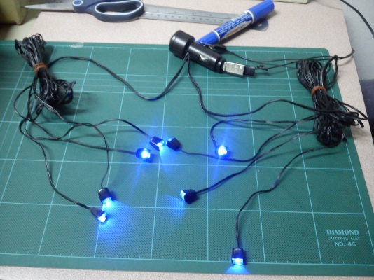 ไฟประดับตกแต่งในรถยนต์แสงสีฟ้า ยี้ห้อ CARMATE ข้างละ 4จุด