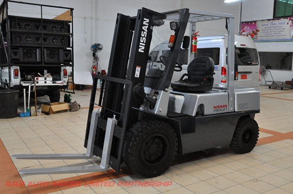 ขายรถโฟล์คลิฟท์มือสอง ดีเซล NISSAN  รุ่น UGJ02 ราคา 345,000 บาท นำเข้าจากประเทศญี่ปุ่น 100\% ไม่เคยใช้งานในไทย