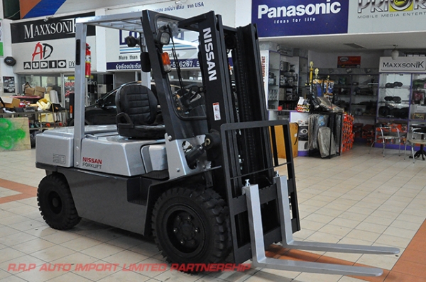 ขายรถโฟล์คลิฟท์มือสอง ดีเซล NISSAN  รุ่น UGJ02 ราคา 345,000 บาท นำเข้าจากประเทศญี่ปุ่น 100\% ไม่เคยใช้งานในไทย