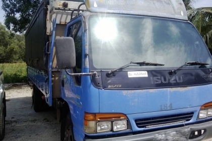 หกล้อ อีซูซุ NQR150 ปี49 ยาว5.50ม สภาพดีบางเดิมทั้งคัน ใช้งานน้อยไม่เคยบรรทุกหนัก  เอกสารทะเบียนพร้อม