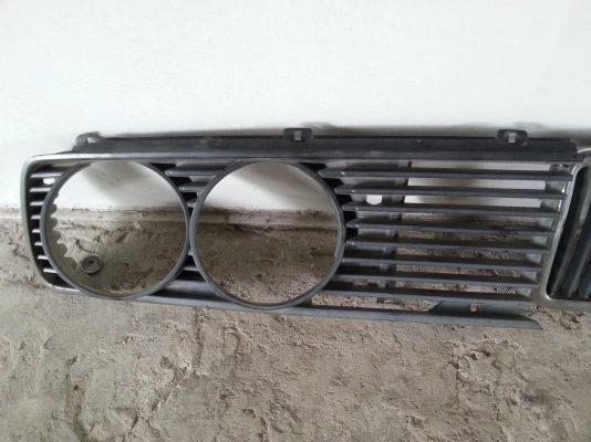 ขายกระจังหน้าไฟเล็กคู่ BMW E28