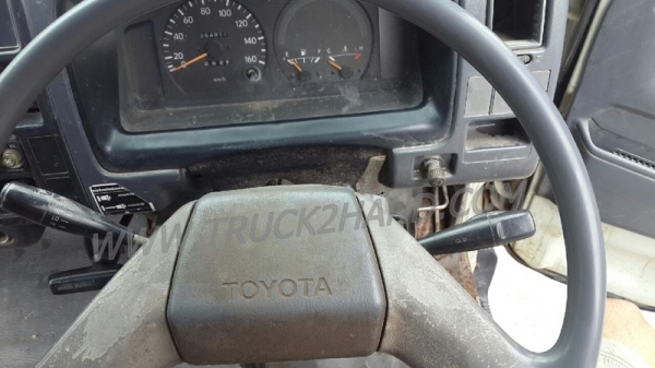 รถสี่ล้อใหญ่ ยี่ห้อโตโยต้า ปี 2543 รถสี่ล้อใหญ่ ยี่ห้อโตโยต้า ปี 2543