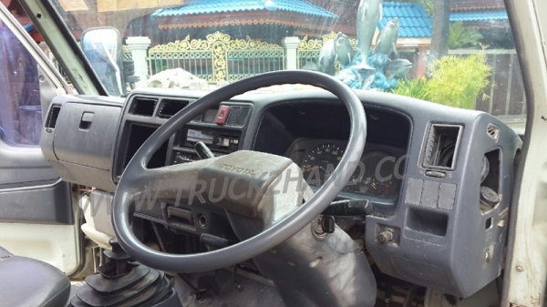 รถสี่ล้อใหญ่ ยี่ห้อโตโยต้า ปี 2543 รถสี่ล้อใหญ่ ยี่ห้อโตโยต้า ปี 2543