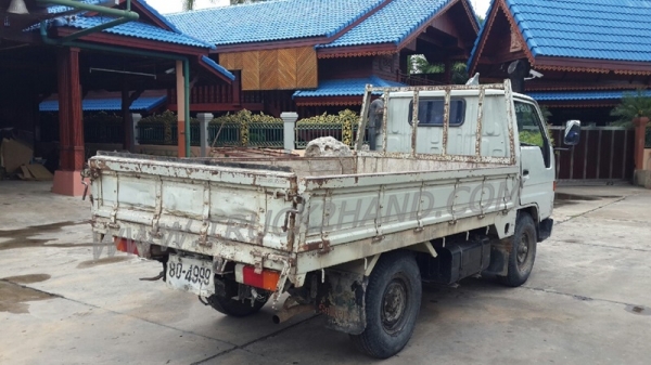 รถสี่ล้อใหญ่ ยี่ห้อโตโยต้า ปี 2543 รถสี่ล้อใหญ่ ยี่ห้อโตโยต้า ปี 2543