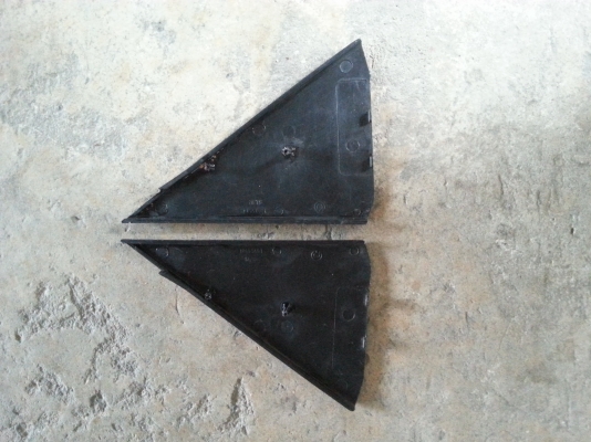 ขายสามเหลียมปิดกระจกด้านใน BMW E28