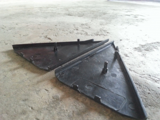 ขายสามเหลียมปิดกระจกด้านใน BMW E28