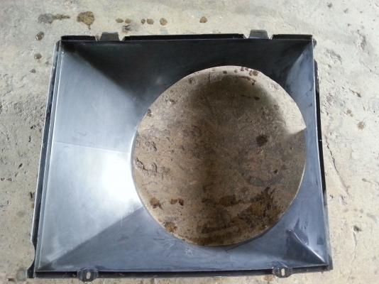 โครงพัดลมระบายความร้อน BMW E30 สวยไม่มีแตก