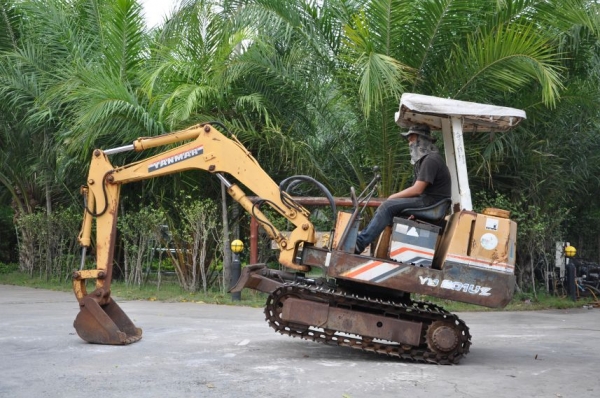 ลดกระหน่ำ!!ขายแบคโฮ YANMAR YB201UZ สวยเดิมจากญี่ปุ่น ทำงานสมบูรณ์ทุกระบบ รับรองไม่ผิดหวัง 165,000 เท่านั้น!!