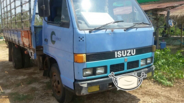 หกล้อ อีซูซุ NKR110 รถห้างเกียร์สั้น สภาพพร้อมใช้งาน ทะเบียน ม.79 แจ้งเกิดทั่วได้ไทย