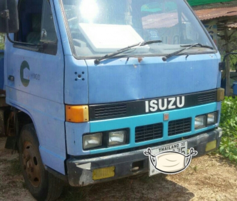 หกล้อ อีซูซุ NKR110 รถห้างเกียร์สั้น สภาพพร้อมใช้งาน ทะเบียน ม.79 แจ้งเกิดทั่วได้ไทย