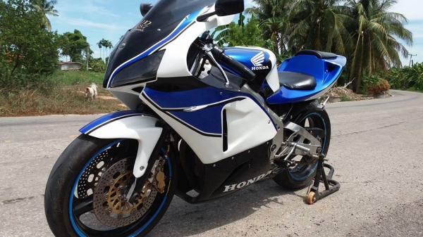 ขาย Honda CBR 400 เอกสาร ทะเบีบน พน้อมโอน รถสวยพร้อมขี่กลับครับ ราคา 79,500 บาท สนใจติดต่อ 0826336557 โป้งครับ รถอยู่ชัยนาทครับ รับเทรินทุกรุ่นครับ.