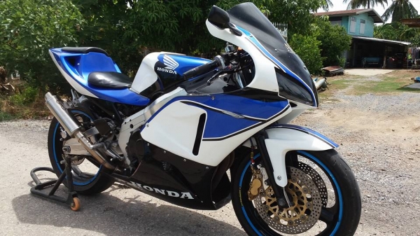 ขาย Honda CBR 400 เอกสาร ทะเบีบน พน้อมโอน รถสวยพร้อมขี่กลับครับ ราคา 79,500 บาท สนใจติดต่อ 0826336557 โป้งครับ รถอยู่ชัยนาทครับ รับเทรินทุกรุ่นครับ.