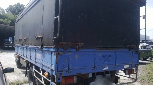 รถอีซูซุ 6 ล้อ NGR  145 แรงม้า. ปี 43   ( รถวิ่ง 2xx,xxx กว่า กม. )       สนใจติดต่อ  081 - 6079515