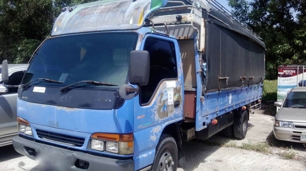 รถอีซูซุ 6 ล้อ NGR  145 แรงม้า. ปี 43   ( รถวิ่ง 2xx,xxx กว่า กม. )       สนใจติดต่อ  081 - 6079515