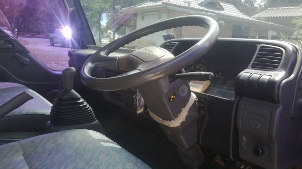 รถอีซูซุ 6 ล้อ NGR  145 แรงม้า. ปี 43   ( รถวิ่ง 2xx,xxx กว่า กม. )       สนใจติดต่อ  081 - 6079515