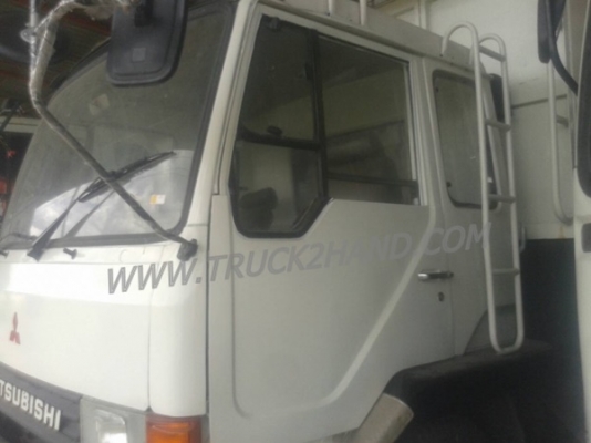 รถบรรทุก 6 ล้อ Mitsubishi