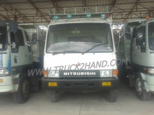 รถบรรทุก 6 ล้อ Mitsubishi