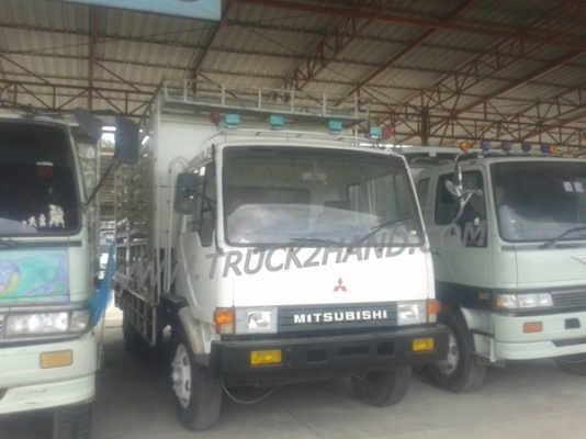 รถบรรทุก 6 ล้อ Mitsubishi