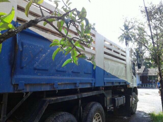 ขายรถบรรทุก 10 ล้อ ISUZU 270 ปี 49 รถสวพร้อมใช้ครับ ขายรถบรรทุก 10 ล้อ ISUZU 270 ปี 49 รถสวพร้อมใช้ครับ