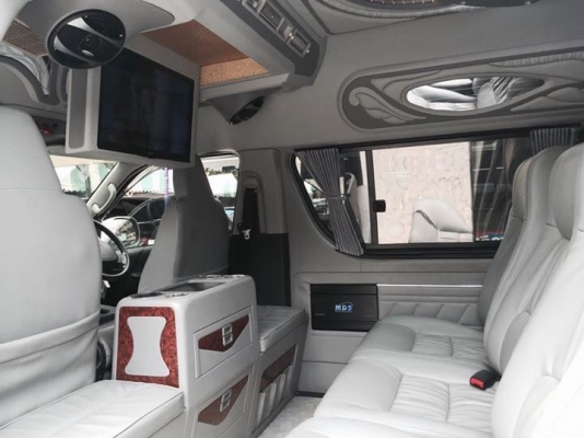 TOYOTA COMMUTER 2.5 ปี 12 เกียMT ดีเซล สีเทาโทร0877758887นางคร้า TOYOTA COMMUTER 2.5 ปี 12 เกียMT ดีเซล สีเทาโทร0877758887นางคร้า