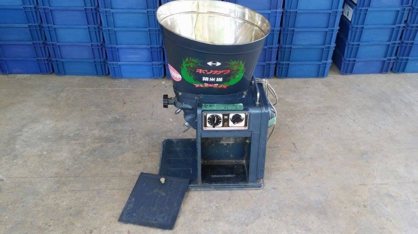 เครื่องขัดข้าวขาวเก่าญี่ปุ่น ISEKI  รุ่น  1BE สภาพดี  สามารถใช้ขัดสีข้าวกล้องให้เป็นข้าวขาว ขนาดกระทัดรัด