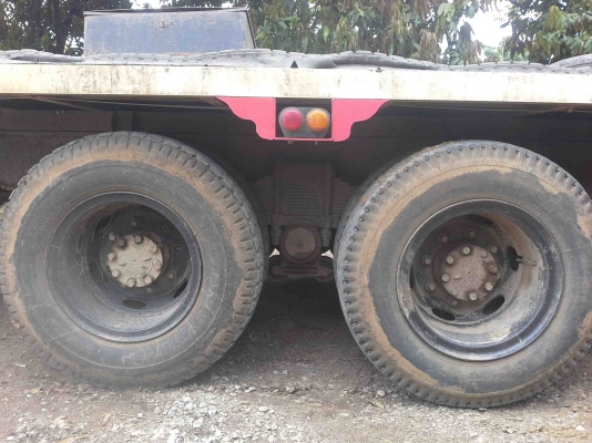 รถเกี่ยวข้าวพร้อมรถเทรเลอร์บรรทุก