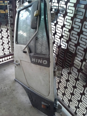 ขายประตูHINO ราคา 9,500 บาท ศุภากร 081-4252943