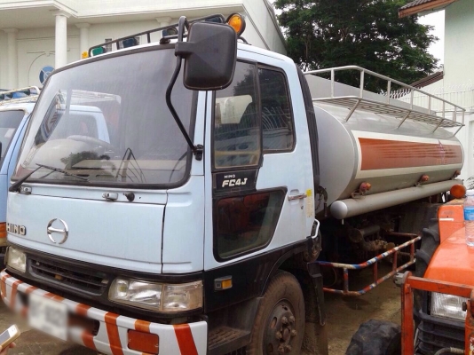 ขายรถหกล้อบรรทุกน้ำมัน Hino FC4J เครื่องเดิม 140 แรง บรรจุ 9,000 ลิตร ทะเบียนพร้อม