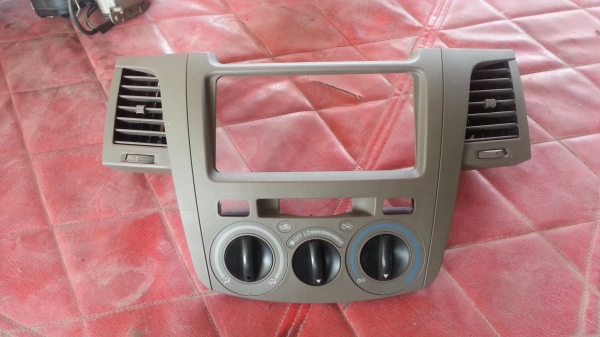 กรอบวิทยุวีโก้ พร้อมปุ่มลูกบิด ของแท้มือสอง