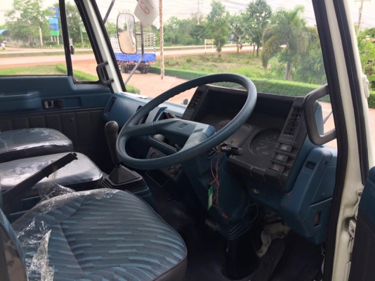 แก้วอนงค์กลการ (คุณ ป้อม ) รถสวย สภาพดี Isuzu FTR32LR ตู้บรรทุก 195เเรง