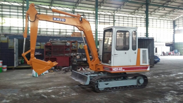 ขายรถแมคโคร KATO ขนาด 5.5 ตัน  เก่านอก  089-551-2032