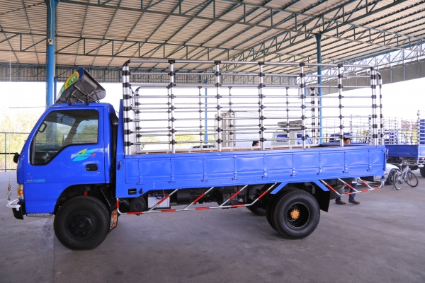 แก้วอนงค์กลการ (คุณ ป้อม ) รถสวย สภาพดี Isuzu NPR71LY52Y กระบะมีคอก