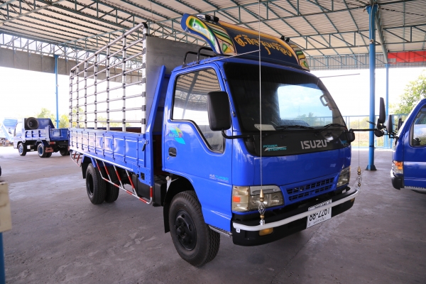 แก้วอนงค์กลการ (คุณ ป้อม ) รถสวย สภาพดี Isuzu NPR71LY52Y กระบะมีคอก