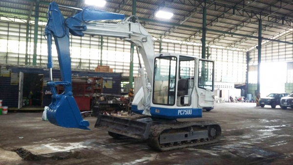 ขายรถแมคโคร KOMUTSU ขนาด 8 ตัน  เก่านอก 089-551-2032